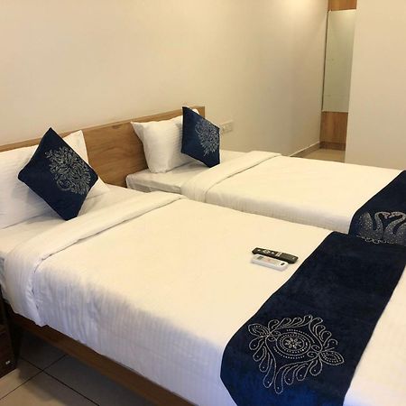 Hotel Amulya Regency Bayappanhalli Exteriör bild