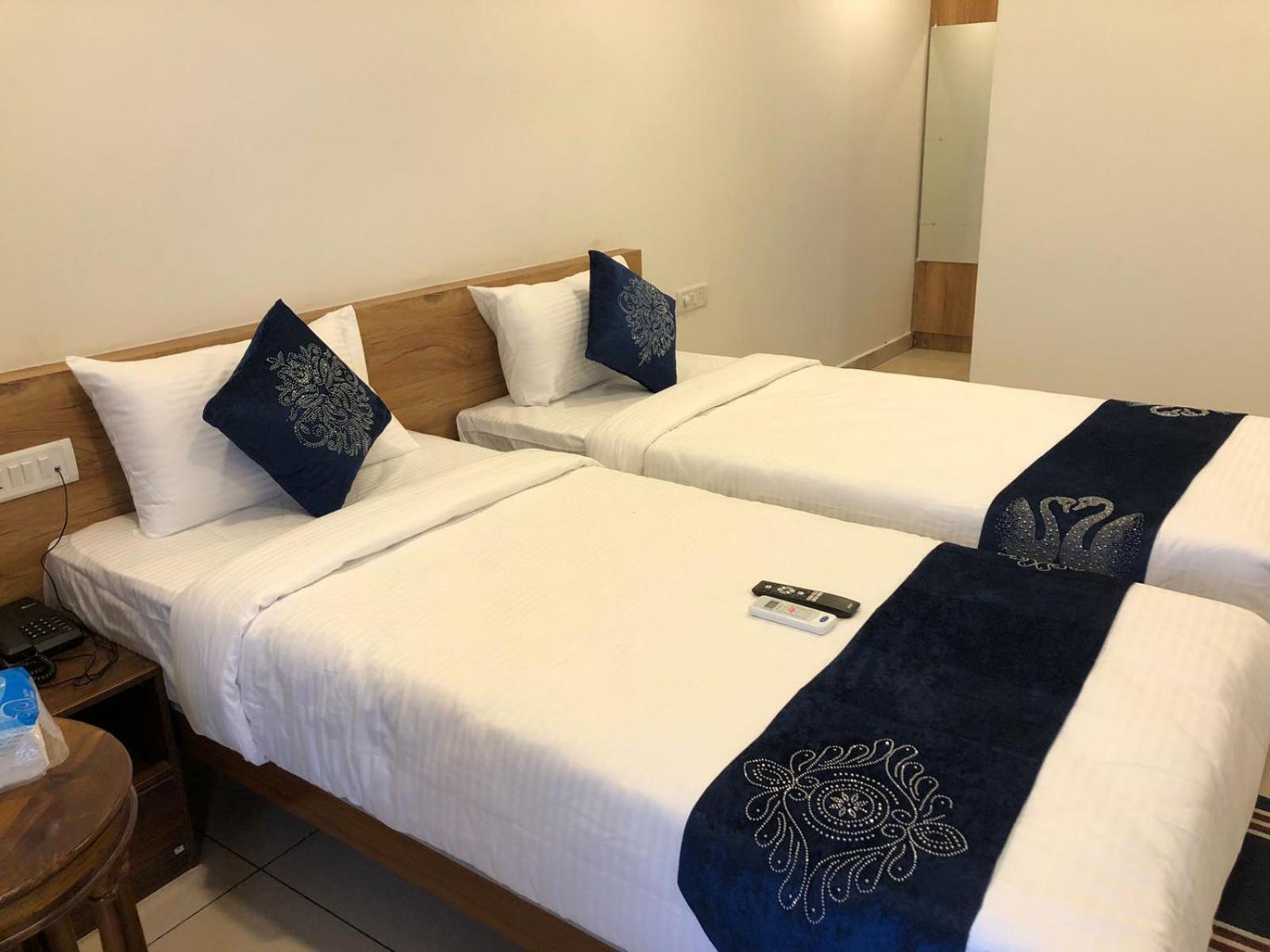 Hotel Amulya Regency Bayappanhalli Exteriör bild